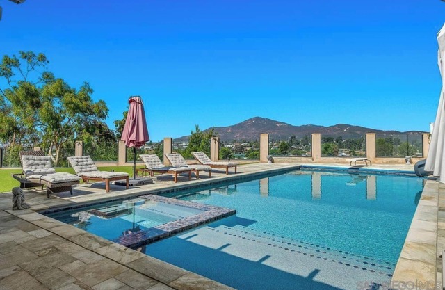 Fletcher Hills luxury, Sunset View, 4 BR, Saltwater Pool and Spa