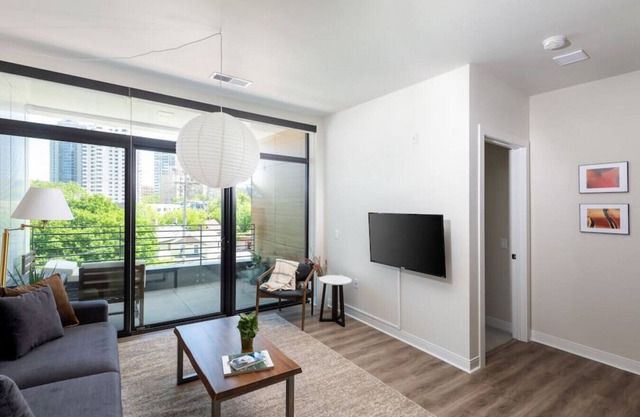 Flexhome East Side Brady St Lounge 