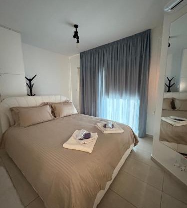 FLH - Feel Like Home Modern 1-Bedroom Ground floor Apartment in Strovolos