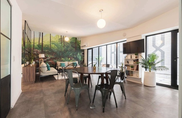 Fliphaus + Ravignani 2200 - Vintage Villa Palermo Hollywood