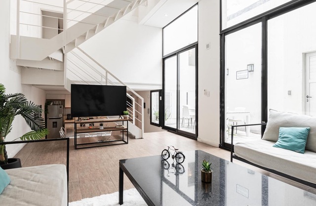 Fliphaus + Salvador 5800 'A' - 4 Bd Pool & BBQ