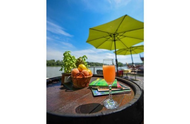 Floating House on the River, near the city - Apt 5 (Twin Room)