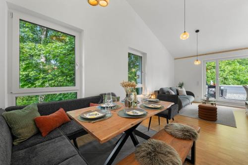 Flussperle Miesbach - Erholung pur direkt an der Schlierach - Dachterrasse mit Grill, kostenloses Parken