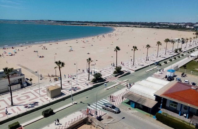 For rent for days or weeks, magnificent apartment, 1st line beach 2 to 4 people