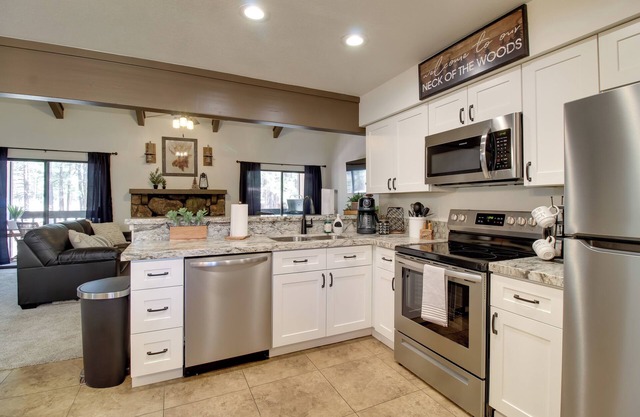 Forest-view Balcony: Pinetop-lakeside Condo