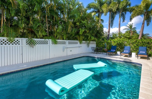 Fort Lauderdale 2b/2ba villa w POOL 4min from the BEACH! Kid-FRIENDLY GATED POOL