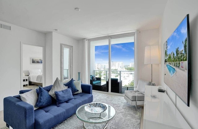 Fort Lauderdale Luxe - Beach + Rooftop Pools