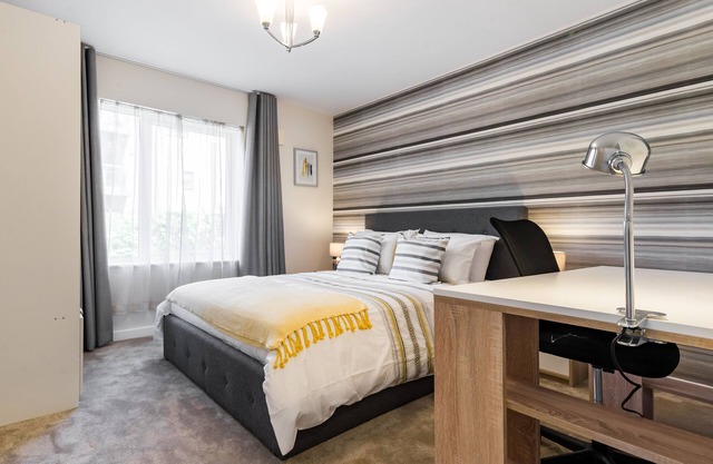 Fortified Cosy Apartment - Chatham