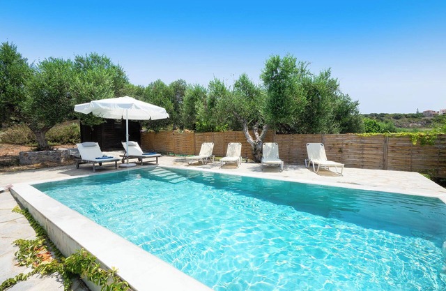 Fortino Villa, 1 BD and attic, pool, near the sand