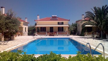 Foufas House 1 -Nices Houses with Shared Pool near by the Beach Sandy