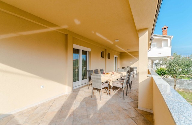 Four-bedroom apartment with terrace Privlaka, Zadar (A-14492-a)