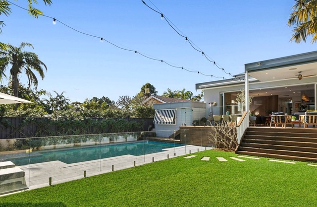 Four bedroom home in the heart of Freshwater!