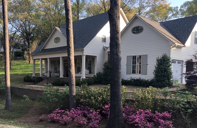 Four Bedroom Walking Distance to Square and Campus