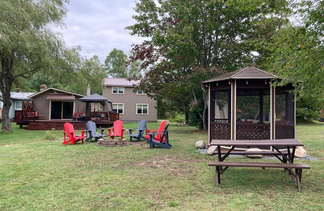 FOUR SEASON WATERFRONT LAKE HOUSE ON OTTER LAKE