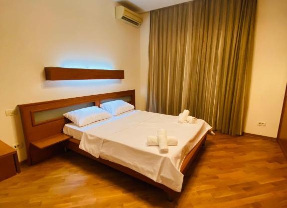 Four Seasons Apartment