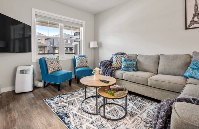 FREE Banff Pass, 2 King, 2 Queens, Sleeps 12