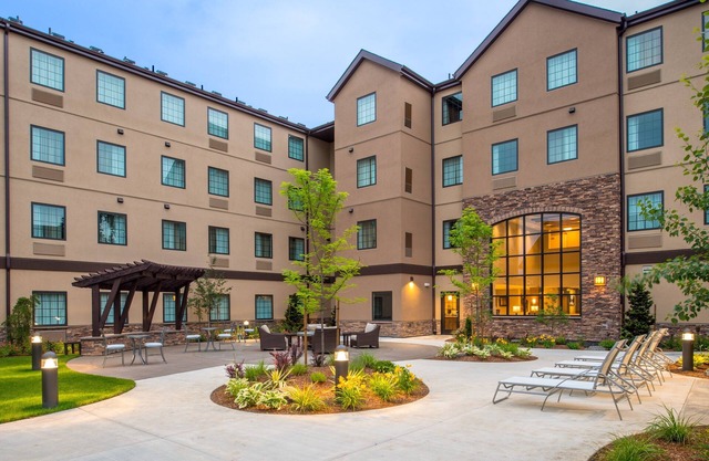 Free Breakfast. Pool. Gym. Close to Rock Creek Country Club!