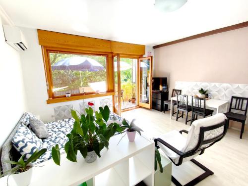 Free parking, Balcony, near to city park