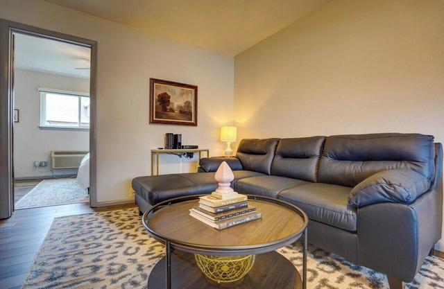 Free Parking+Pet Friendly+Private Entry+MedCenter