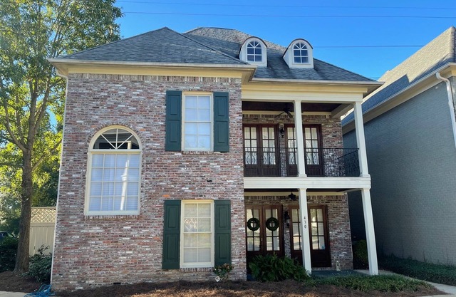 Free Shuttle to Stadium and Square - Each BD(3) has en suite BR