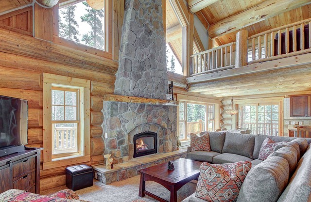 FREE SkyCard Activities - Beautiful Log Cabin, Hot Tub, 2 Master Suites - Timber Ridge Lodge