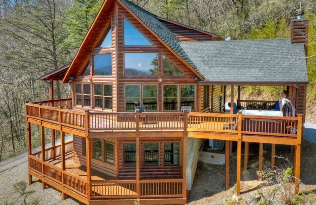 *Free Whitewater Rafting & Ziplining* Year Round Mountain View-- Trails & Community Ponds for Fishing
