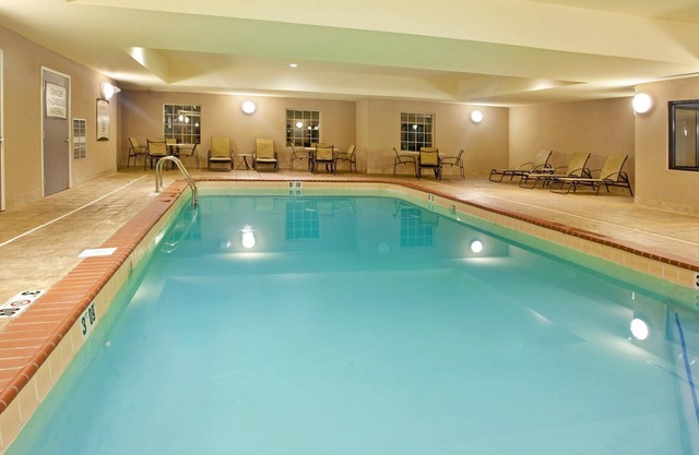 Free Wi-Fi, Free Breakfast + Indoor Pool | 20 Minutes to the University of Notre Dame