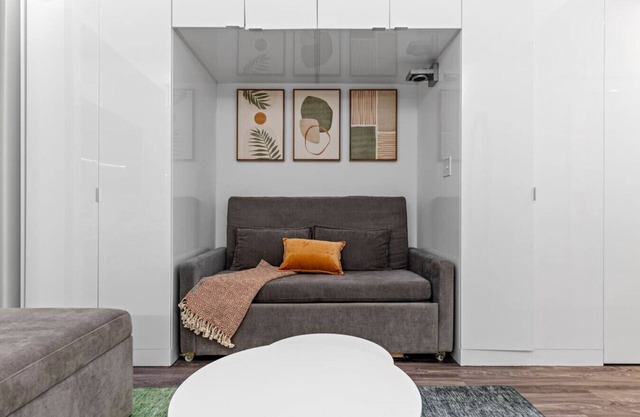 FreeParking+NearMusuems+LittleItaly+Rooftop