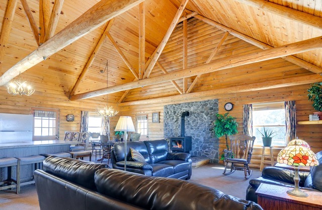 Fremont Vacation Rental w/ Mountain & Valley Views