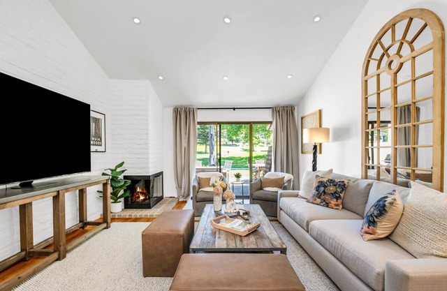 Fresh & Modern 2BR, Pool, Golf Views