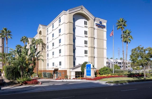 Friends and Family Disney Getaway! Two Studio Suites w/Full Kitchens! Pool!