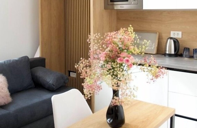 FRIENDS RESIDENCE