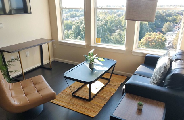 Frontdesk | 2 BR Apt near The Speed Art Museum