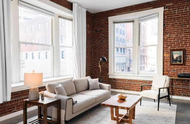 FRONTDESK Spacious 2 BR Apt in Downtown STL