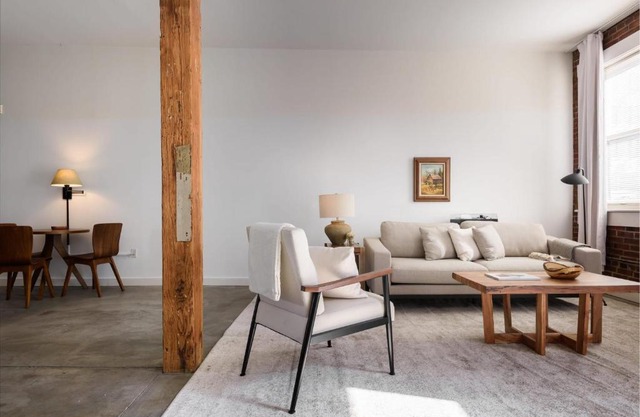 FRONTDESK Spacious 2 BR Apt with Full Kitchen