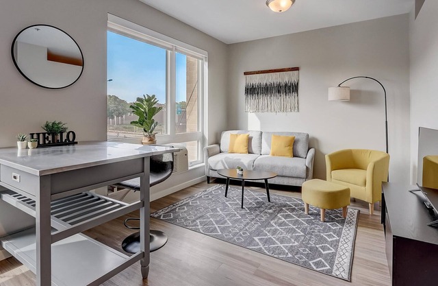 Frontdesk | Studio Apt near Lake Nokomis Beach