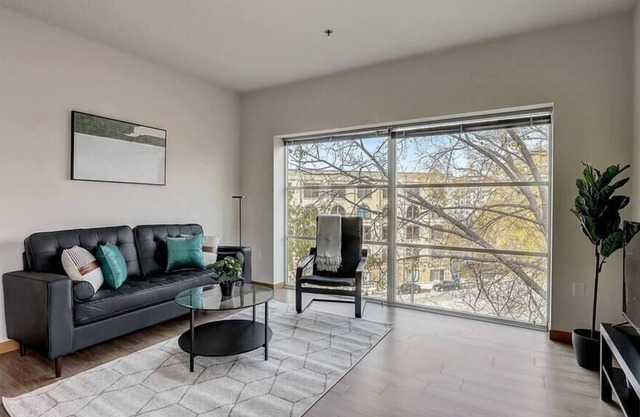 Frontdesk Br The River 