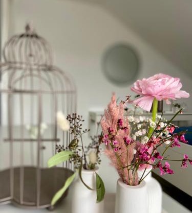 fuldaliebe - Helle Ferienwohnung mit Küche, Parkplatz, WLAN, Self Check-in