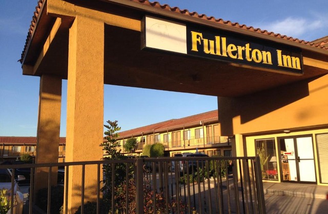Fullerton Inn 