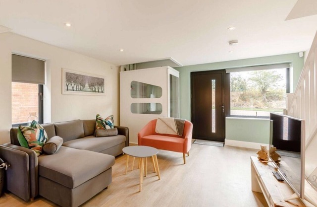 Fully Accessible-Disabled Adapted-Hot Tub-Pets