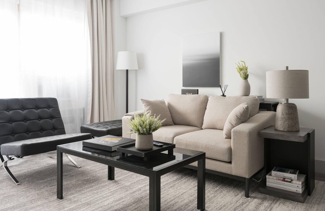 Fully Equipped 1BR steps to BJC and Park