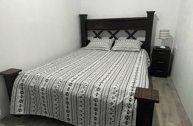 Fully equipped apartment near the Juan Santamaria Airport, San Jose, with parking space