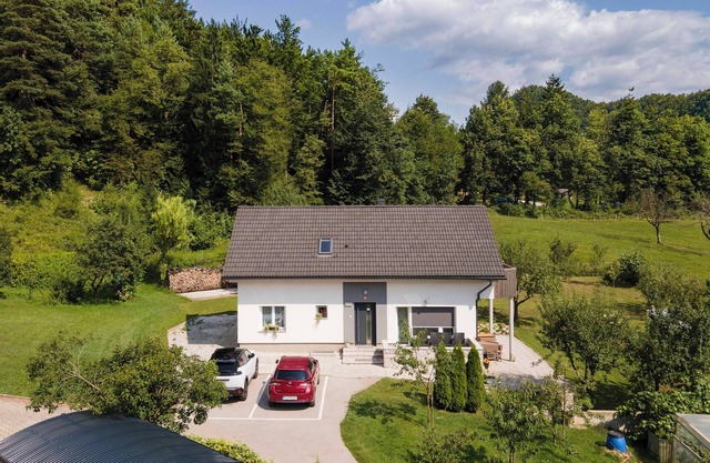 Fully Equipped Modern Apartment With A Balcony, Terrace and Garden