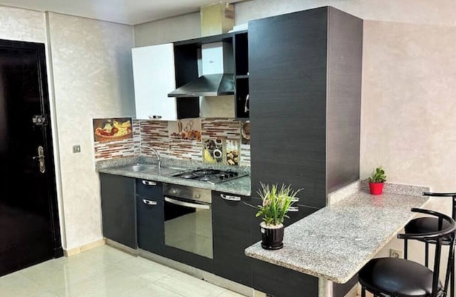 Fully-equipped studio, pool view.