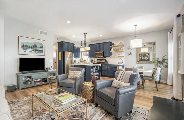 FULLY FURNISHED LAKE RENTAL