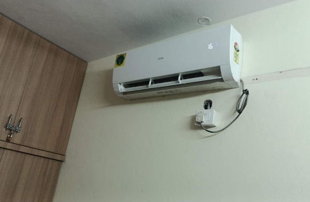 Fully Furnished, Ventilated, with TV and AC, Non-Smoking, Stay with whole family