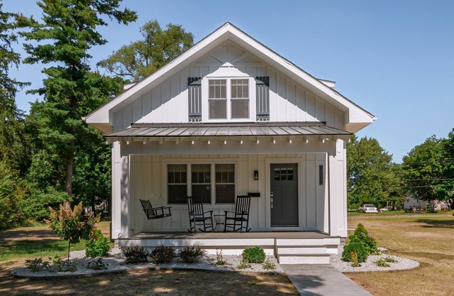 Fully remodeled 5 star 4 bedroom cottage. Short walk to Notre Dame & Eddy Street