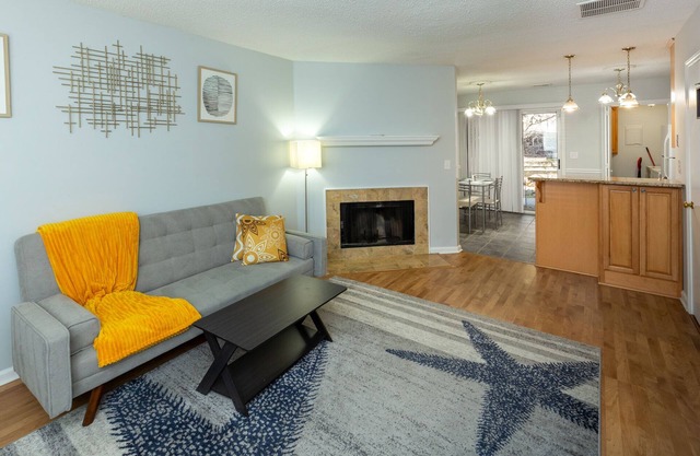 Fully Renovated 2 bdrm/2.5ba near UNC & Weaver St!