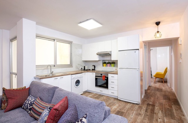 FullyRenovated*CityCentre*Apartment*6minWalk to the Beach