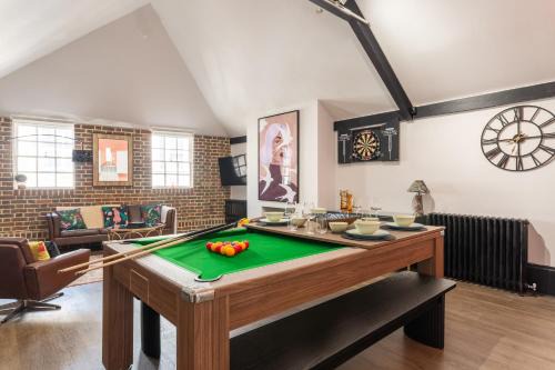 Fun Kemptown Stay with Games Close To Seafront